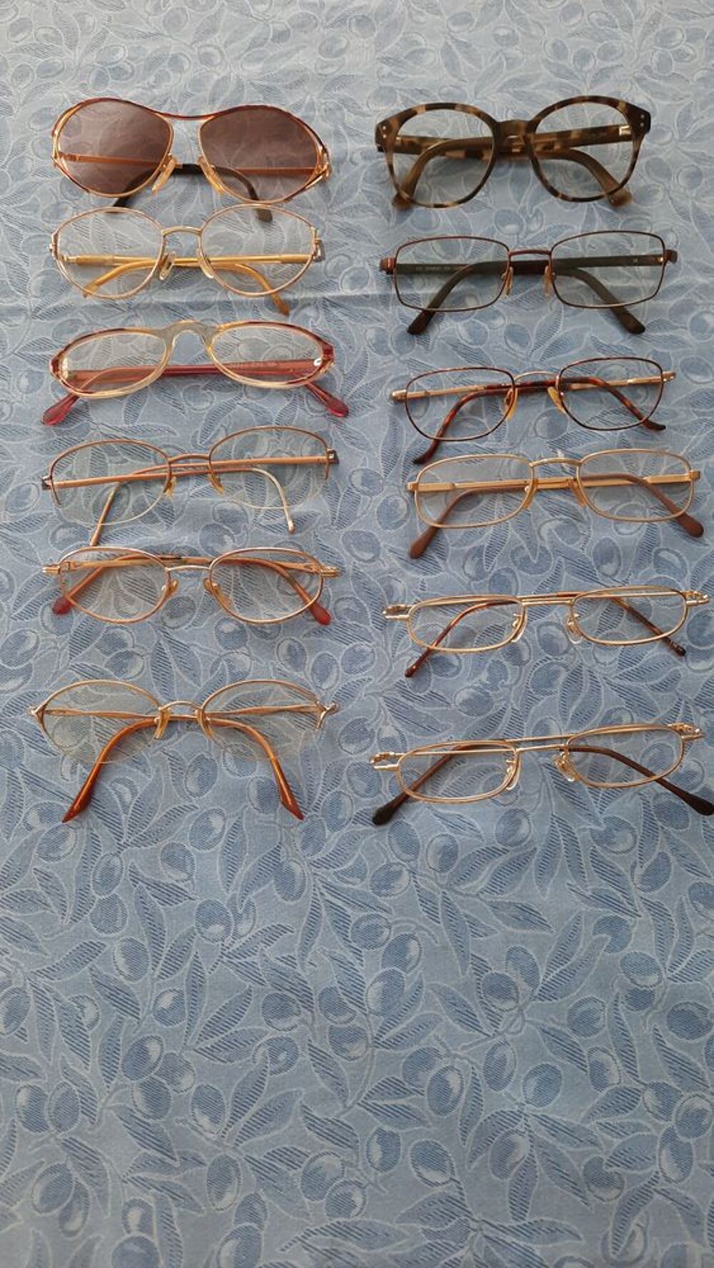 Lot de 23 montures de lunettes Bijoux et montres