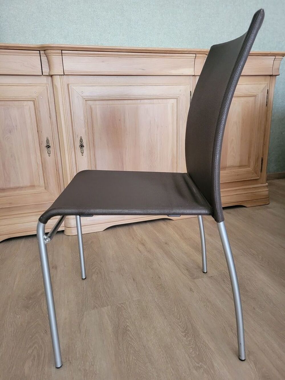 Lot de 4 chaises de cuisine en tr&egrave;s bon &eacute;tat Meubles