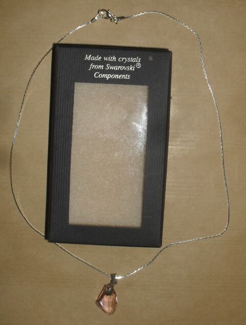 Collier, Pendentif cristal de Swarovski. 30 Montreuil (93)