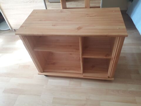 meuble tl en pin
hauteur 64 cm
largeur 40.5 cm
longueur 83 cm
 prendre sur place 25 Pleyben (29)