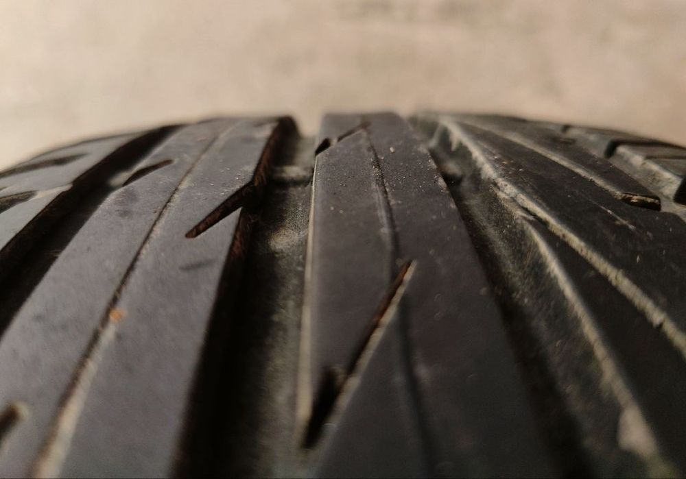 2 pneus 195/50r82v >1000 kms tr&egrave;s bon &eacute;tat Jeux / jouets