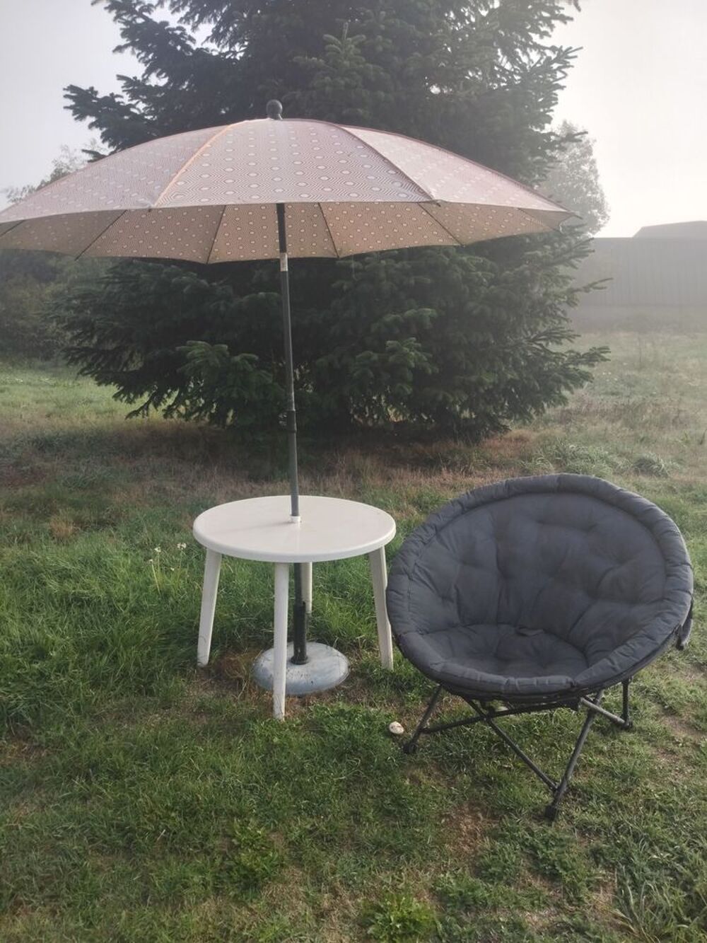 Parasol et table plus pied Jardin