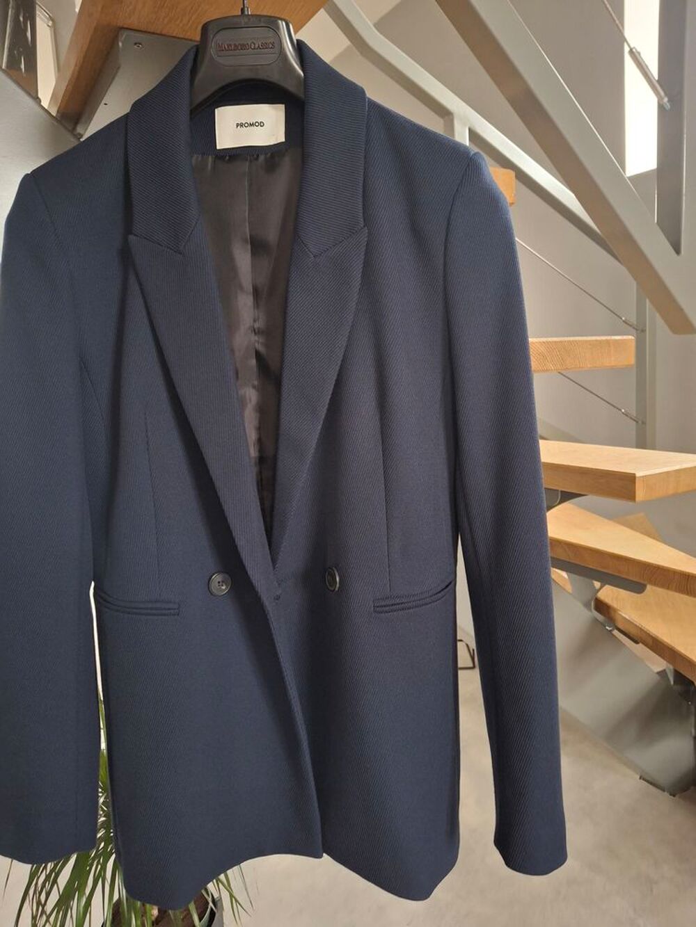VESTE NEUVE JAMAIS MISE MARQUE PROMOD
TAILLE GRAND 36/38
Vêtements