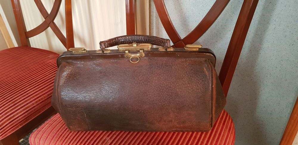 Ancien sac de Docteur en cuir et laiton Maroquinerie