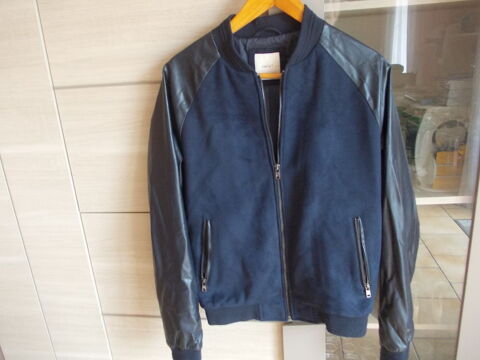 BLOUSON NOIR ET BLEU TAILLE S 25 Limours (91)