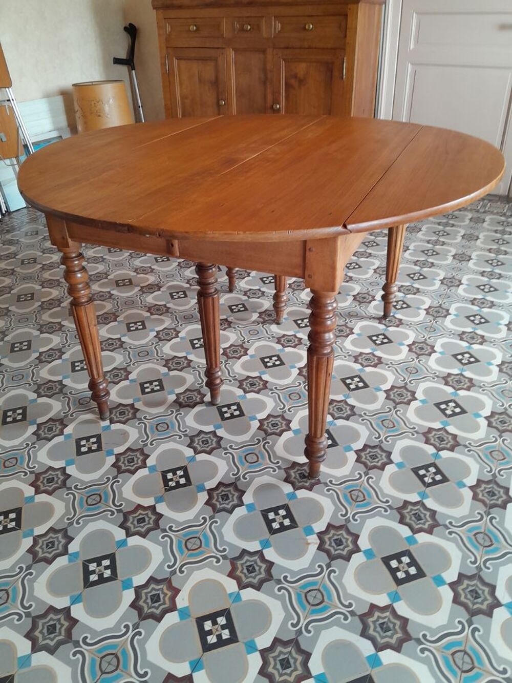 TABLE SALLE A MANGER EN NOYER Meubles