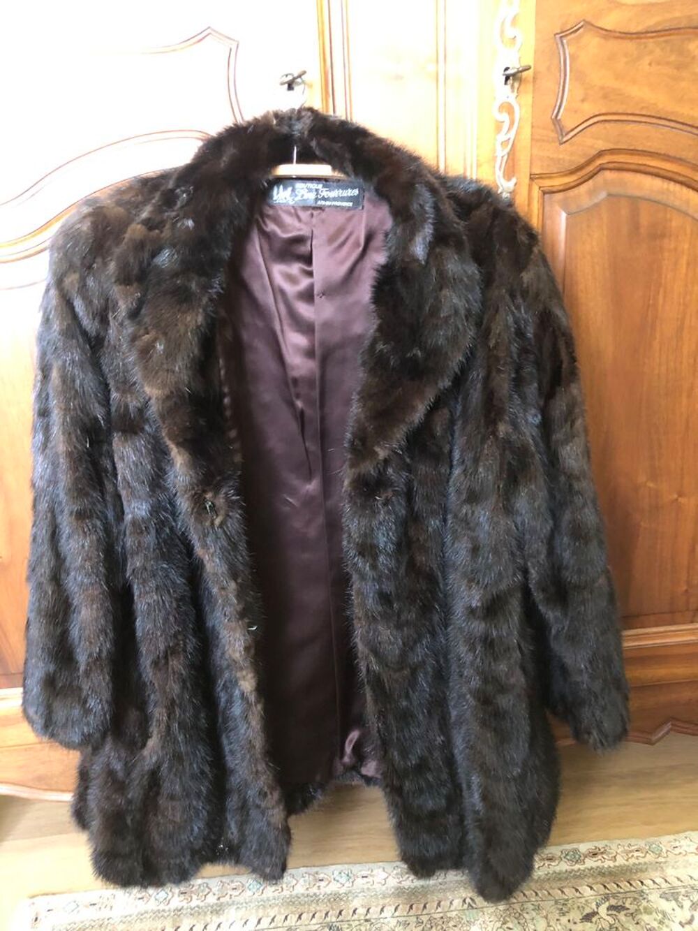 tr&egrave;s belle veste en fourrure v&eacute;ritable Vêtements