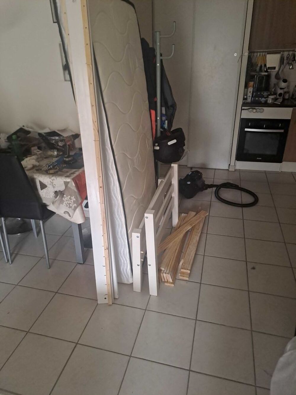 lit 1 personne et matelas Meubles