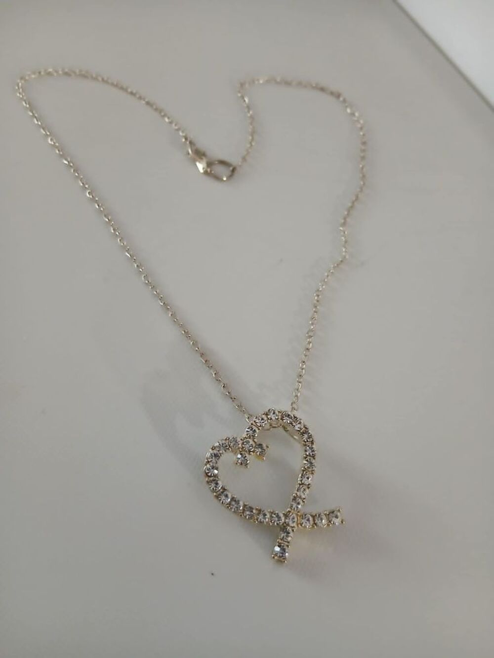 Parure c?ur avec jolies pierres scintillantes N&deg; 1403 Bijoux et montres