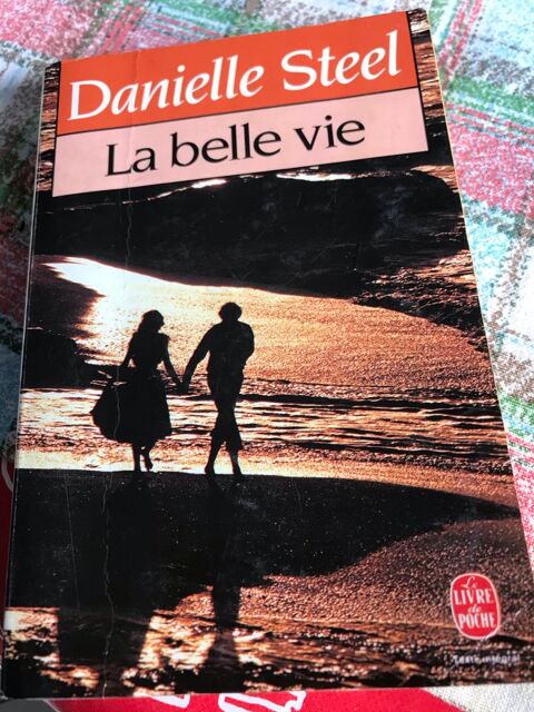 LA BELLE VIE de D. STEEL  Livre de poche 2 Saint-Genis-Laval (69)