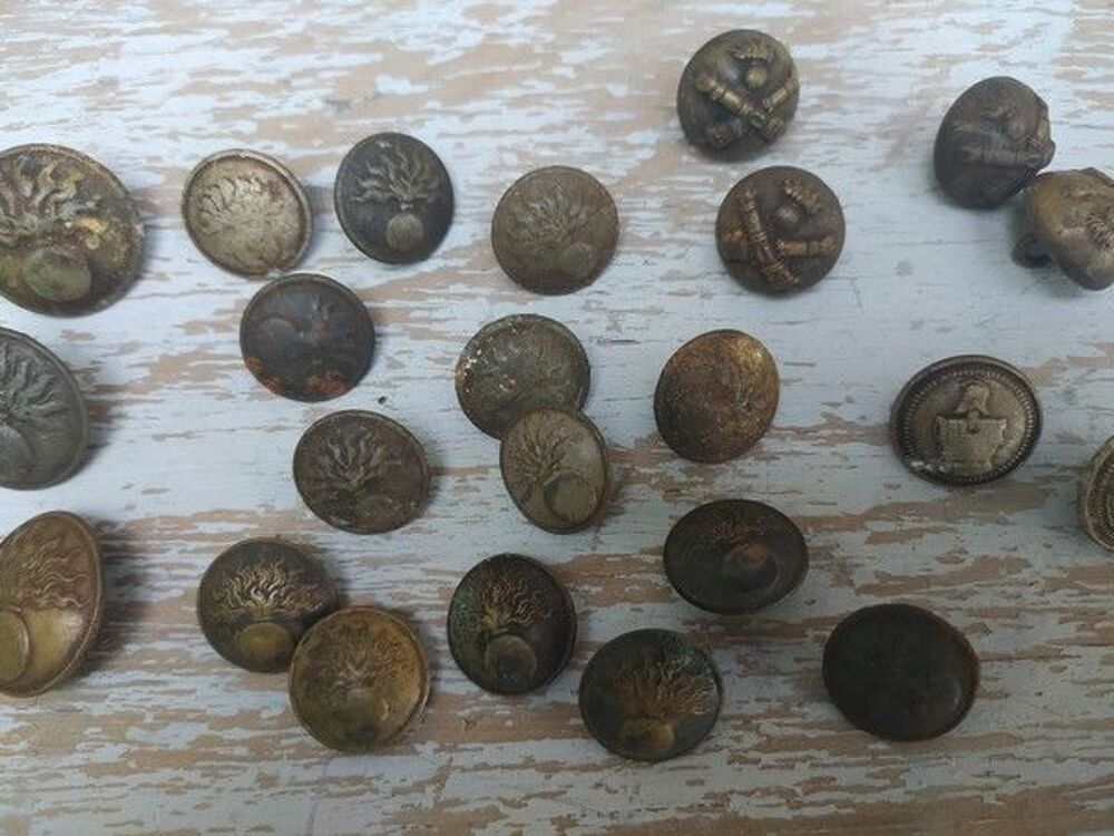 Lot Anciens Boutons d'Uniformes Militaires 
