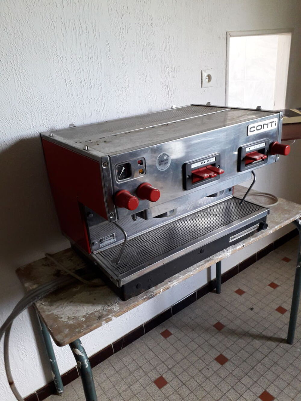 Machine &agrave; caf&eacute; de marque Conti Electroménager