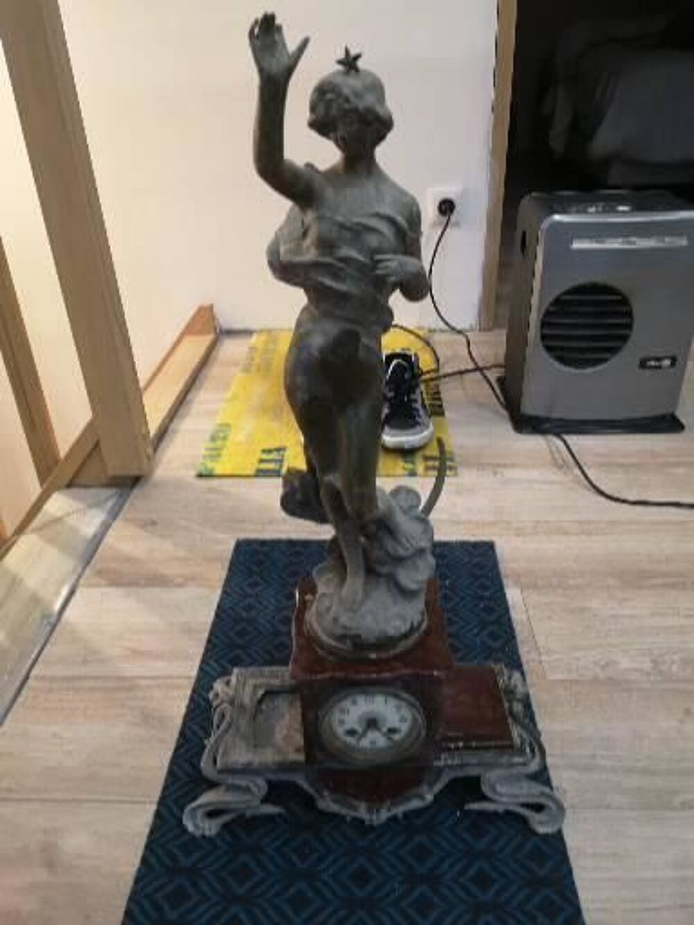 je une plaque en marbre et un r&eacute;gule &agrave; restaur&eacute; 