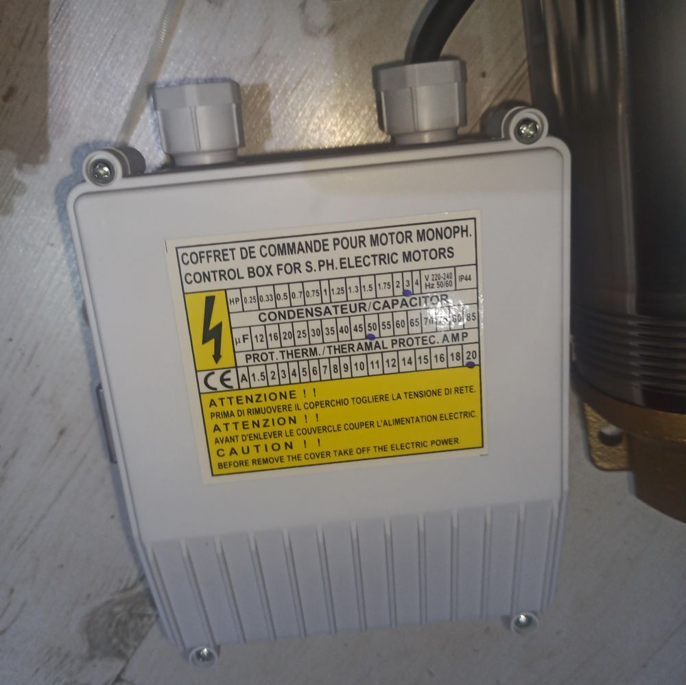 Pompe forage 220V 2200W hmax 185m NEUVE Bricolage
