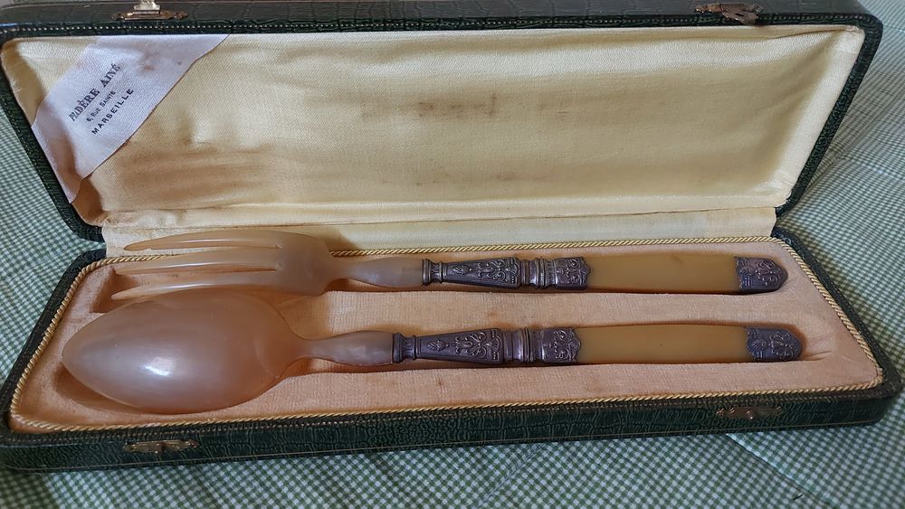 Couverts &agrave; servir anciens 