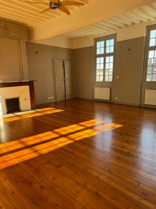  Appartement à louer 6 pièces 162 m² Caussade