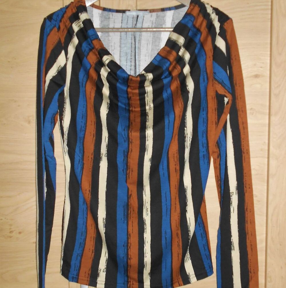 Haut noir ray&eacute; multicolore col b&eacute;nitier " 3 Suisses " T 40 Vêtements