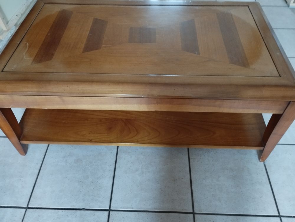 Table basse en bois avec motif g&eacute;om&eacute;trique Meubles