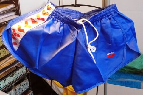 Short Vintage Nylon Polyamide Arena Bleu-Rouge Taille S 40 25 Lyon 3 (69)