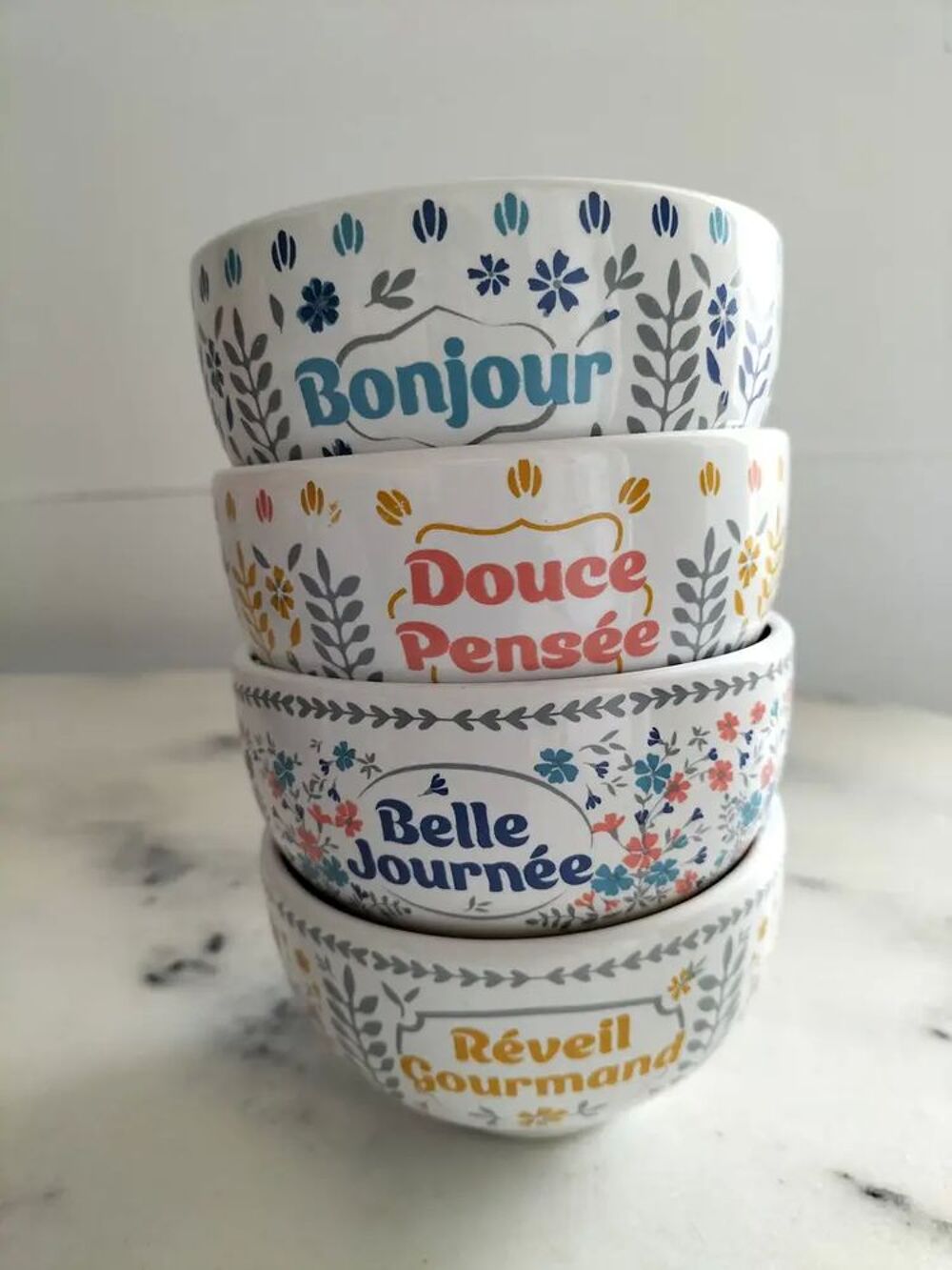 Lot de 4 bols d&eacute;cor&eacute;s, neufs Décoration