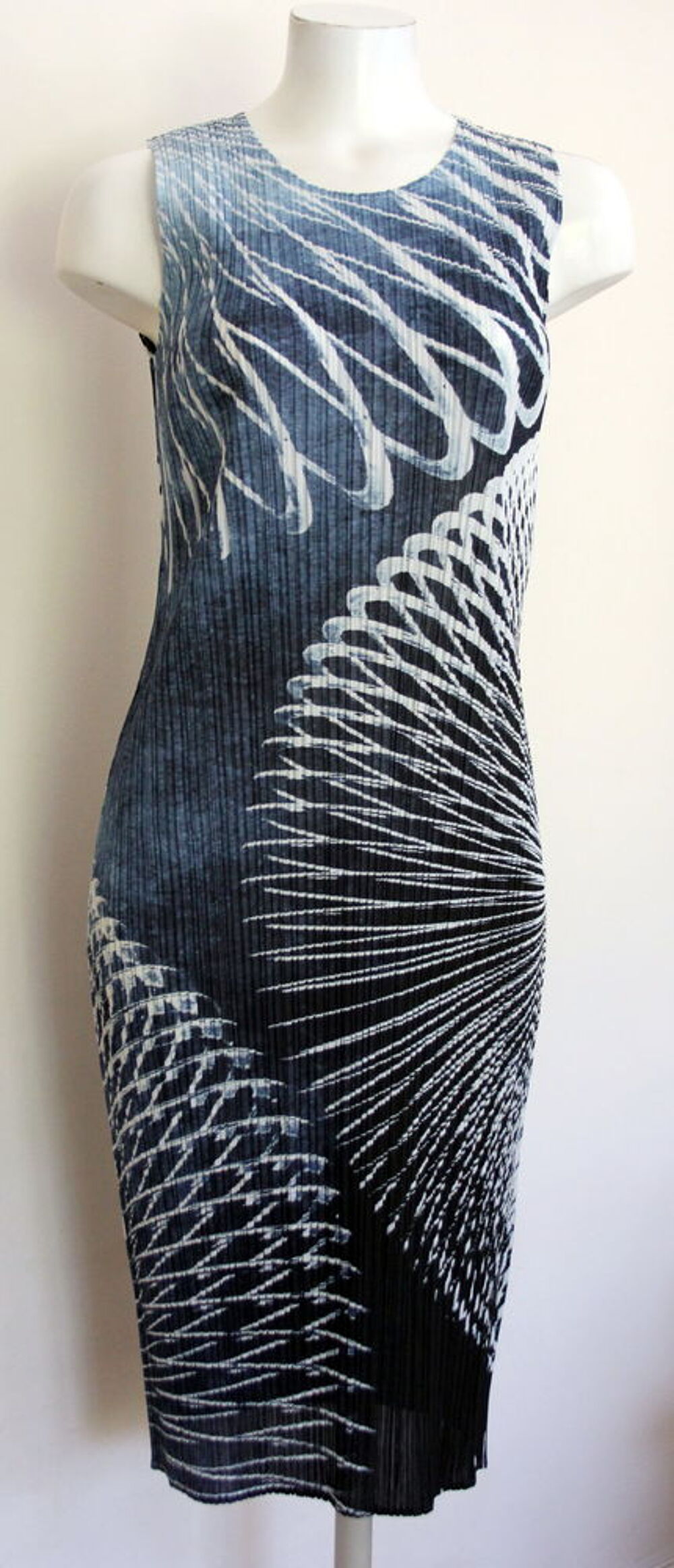 Robe bleu sans manches PLEATS PLEASE - ISSEY MIYAKE T.3 Vêtements