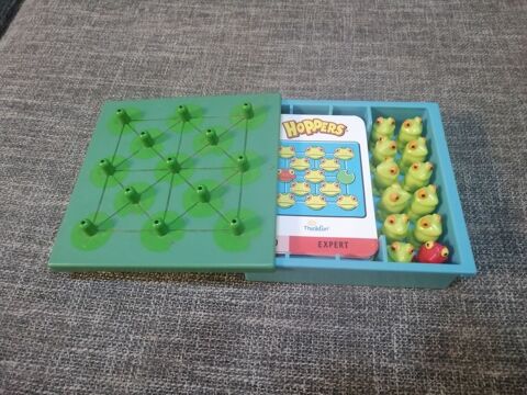 Jeu de solitaire avec des pions en forme de grenouilles 10 Vinça (66)