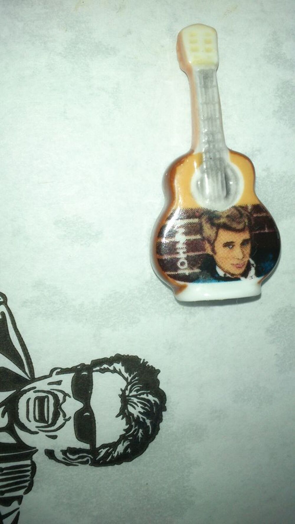 FEVE JOHNNY HALLYDAY avec couronne et sac galette 