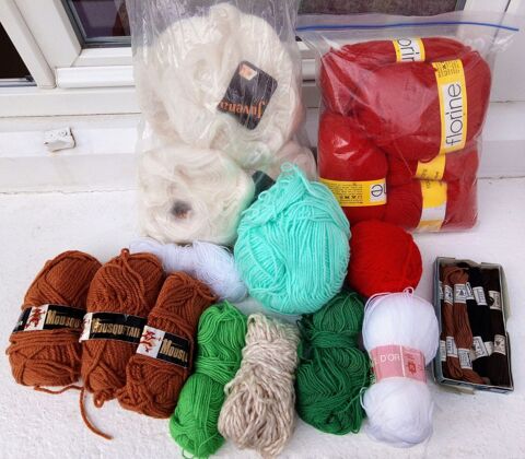 Lots pelotes laine / fils retors / aiguilles  tricoter 7 Versailles (78)