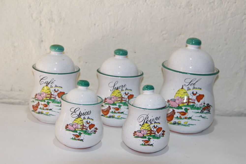 Lot de petits pots
Décoration