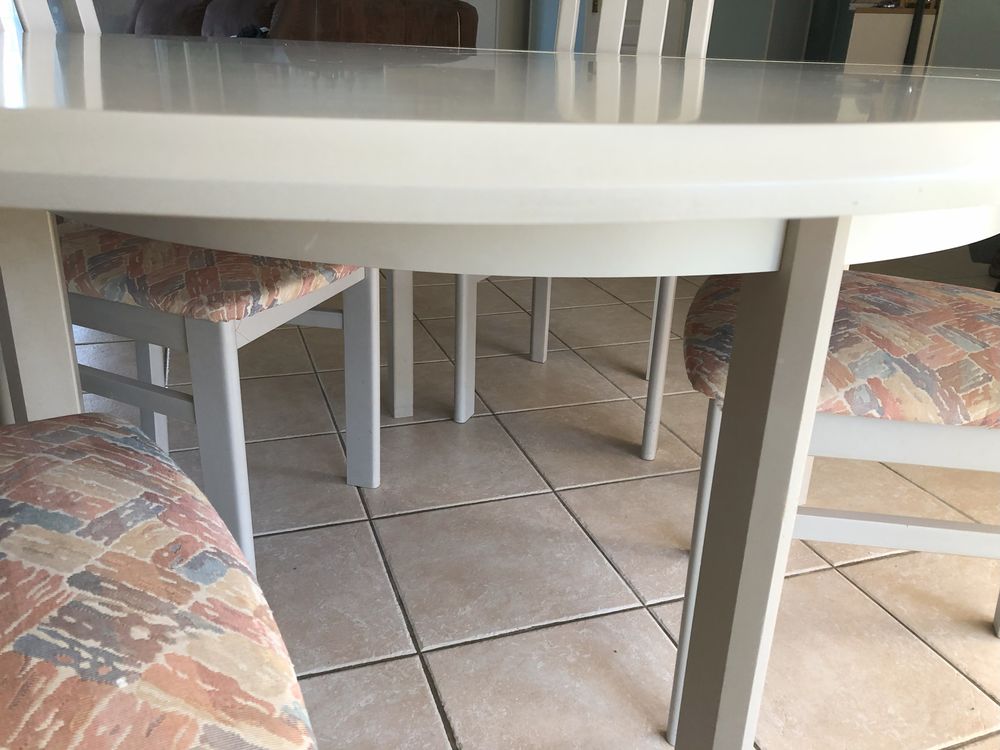 Table + 4 Chaises Meubles