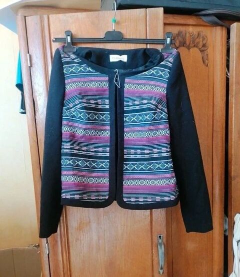 Veste noire à motifs brodée Camaïeu Sansac-de-Marmiesse (15)