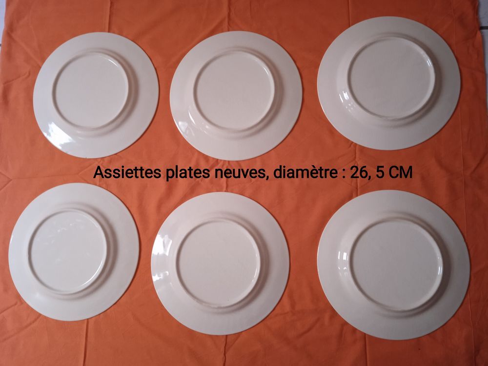 Assiette plate, neuve Cuisine