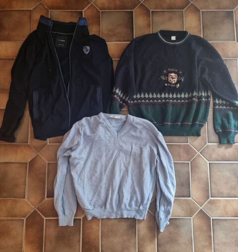 Lot de pulls bleu ciel et bleu marine + 1 Gilet bleu marine  2 Vulbens (74)