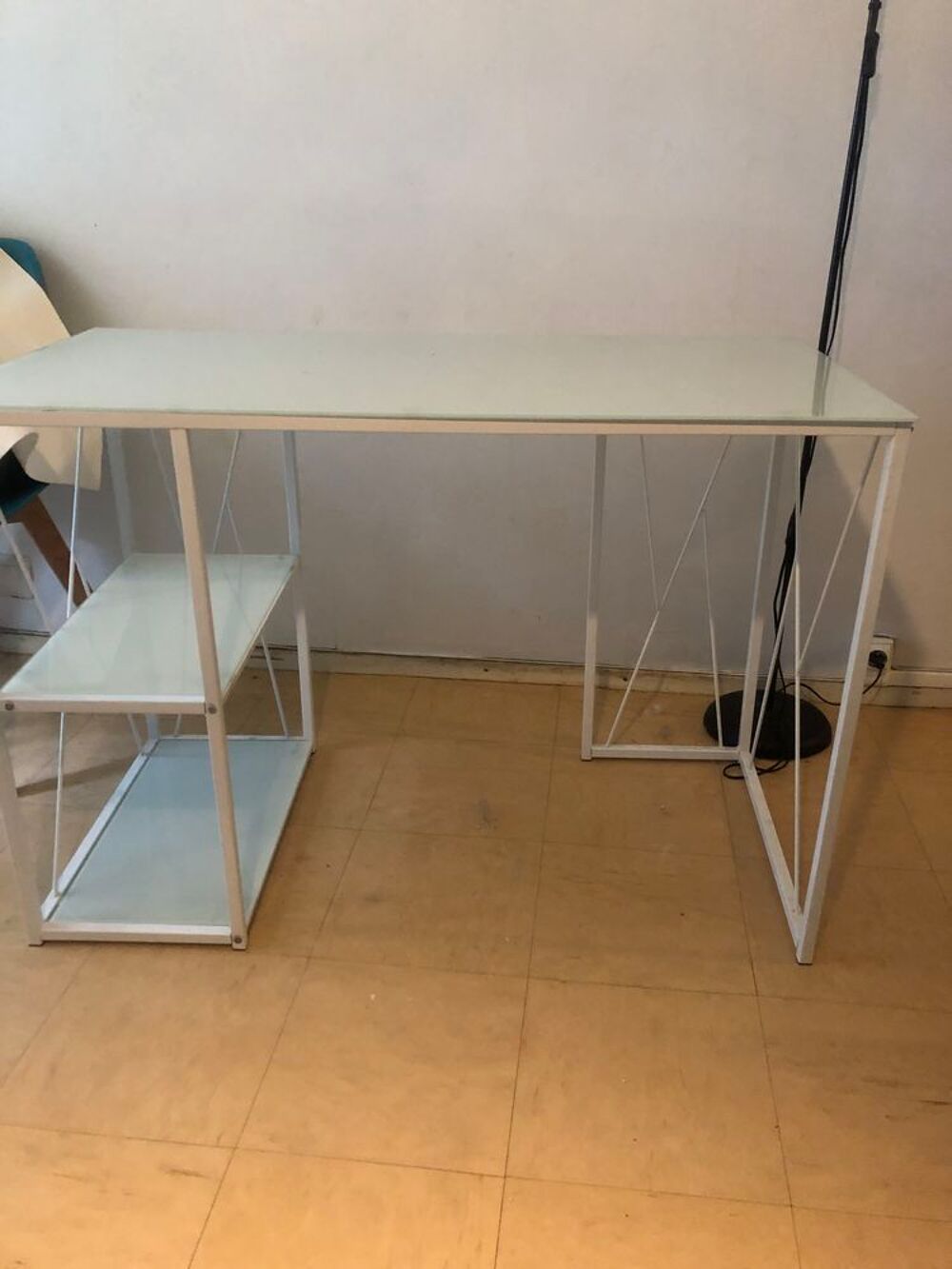 Bureau m&eacute;tal laqu&eacute; blanc et verre depoli Meubles