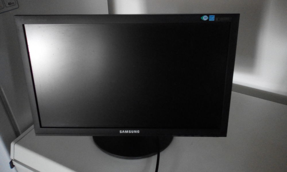 Ensemservis que quelque tempsbles &eacute;cran x clavier x sourisne Matériel informatique