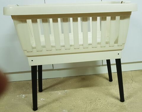 Corbeille � linge (ou de repassage) sur pieds relevables 15 Marignane (13)