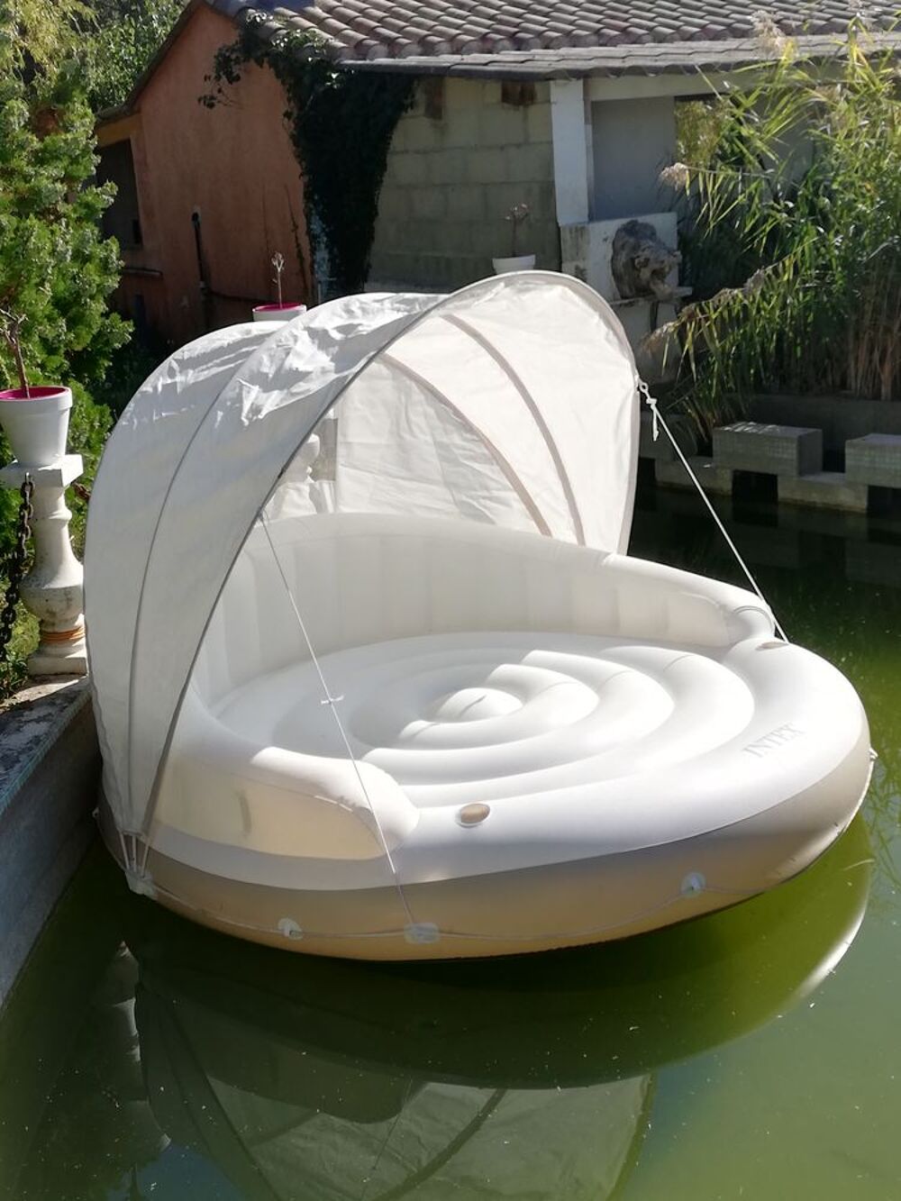 MATELAS GONFLABLE POUR PISCINE Décoration