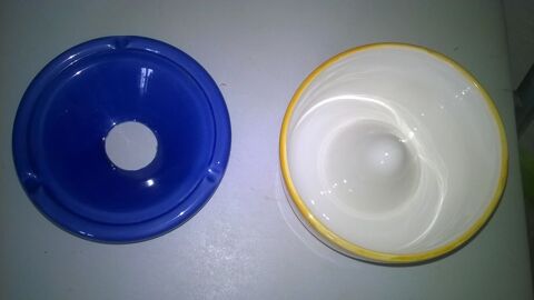 Cendrier couleur lavande
Avec dessin de raisins 15 Talange (57)