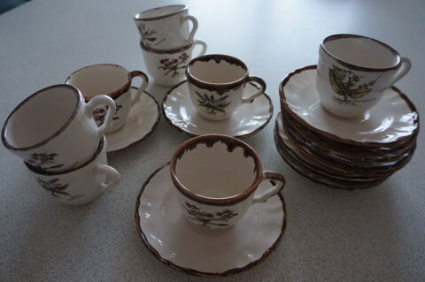 Service de tasses  caf 20 Charmes-sur-l'Herbasse (26)