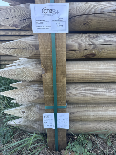504 poteaux bois &Oslash;12 cm ? Classe 4 CTB B+ ? 7 palettes ? Cl&ocirc; 7500 33240 Saint-romain-la-virvée