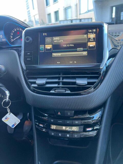 Peugeot 2008 &euro;" 1.6 BlueHDi 120 &euro;&quot