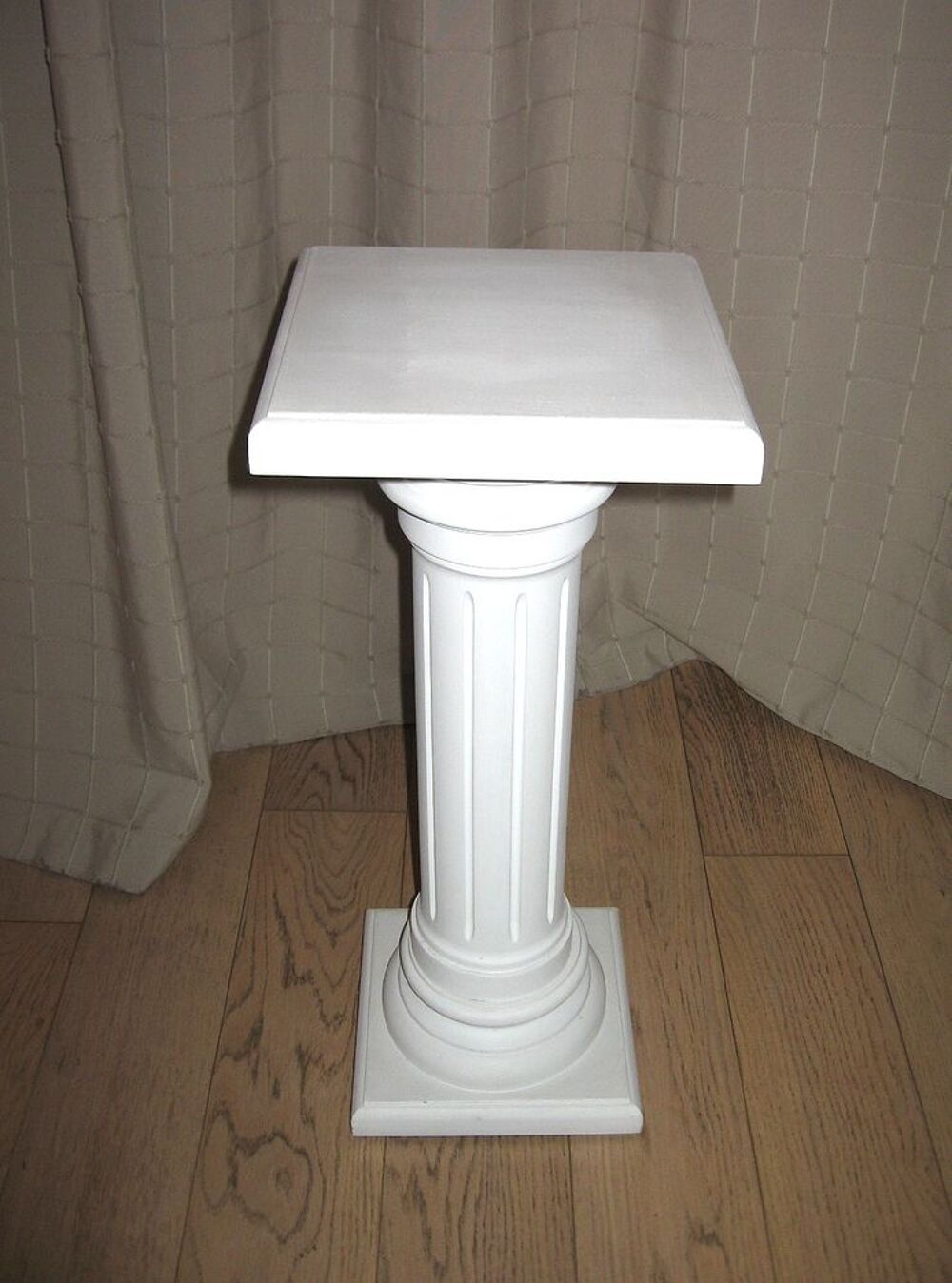 Colonne de lampe, style corinthien Meubles