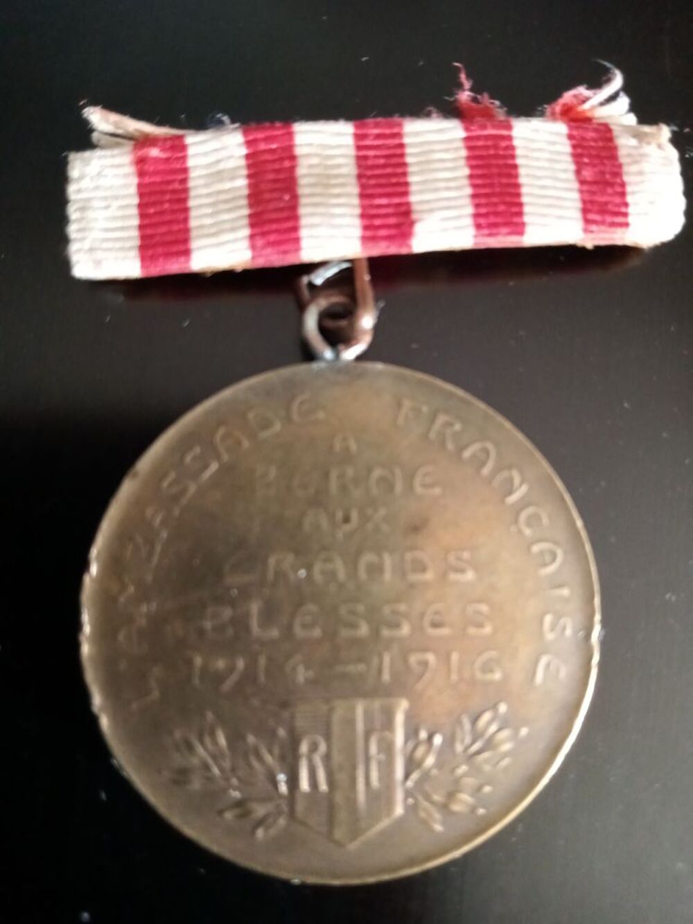 RARE :MEDIALLE MILITAIRE " AUX GRAND BLESSES". GUERRE 14/18 Décoration