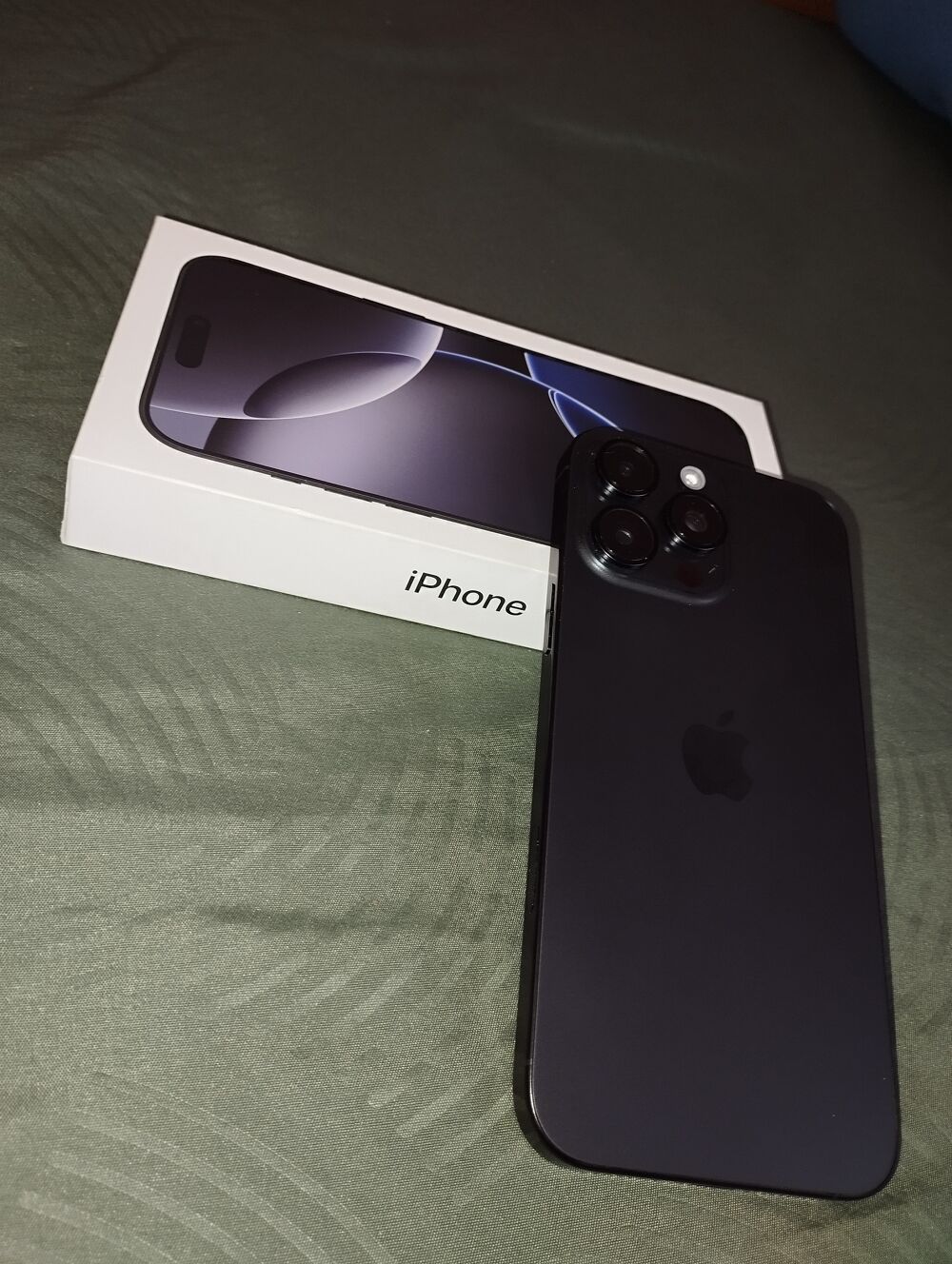 IPhone 16 Pro Max 256 Go Noir ? Comme Neuf T�l�phones et tablettes