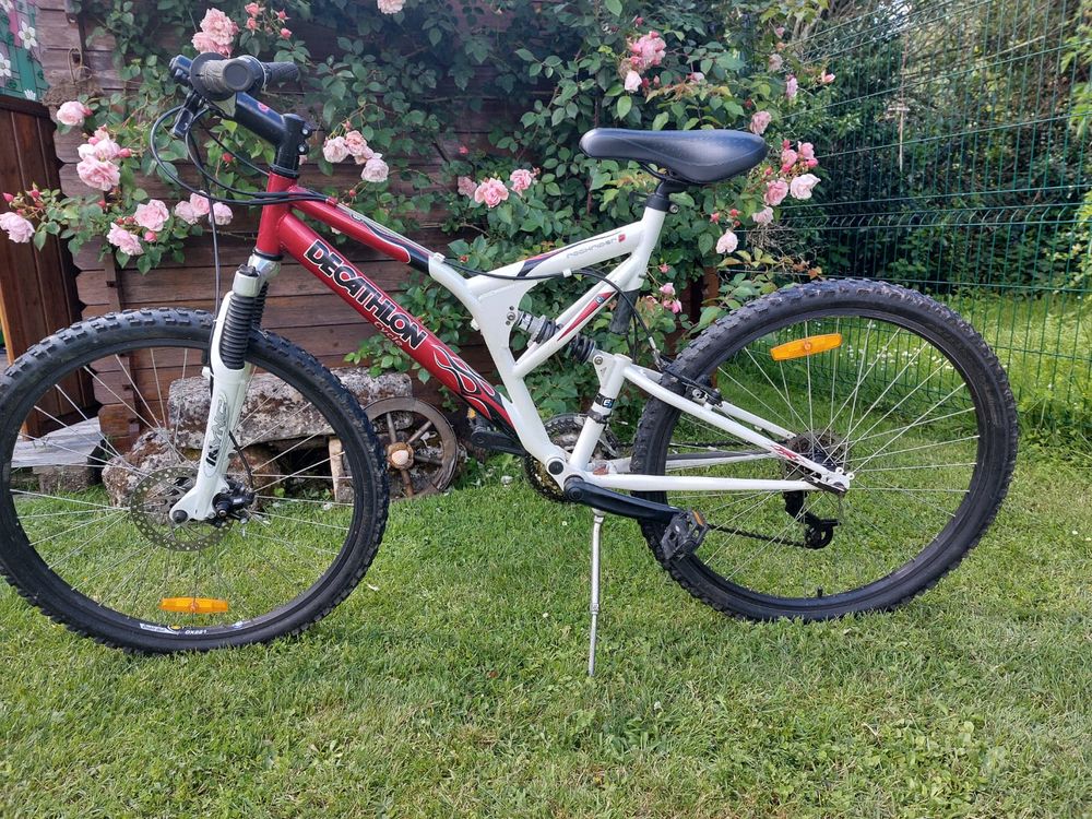 V&eacute;lo VTT ROCKRIDER &agrave; suspension Vélos