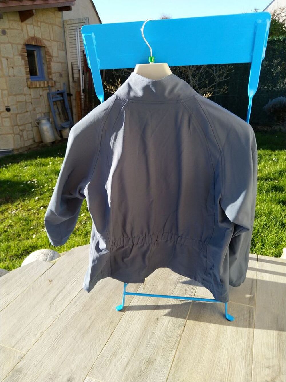 Blouson/coupe vent doublure filet
Vêtements
