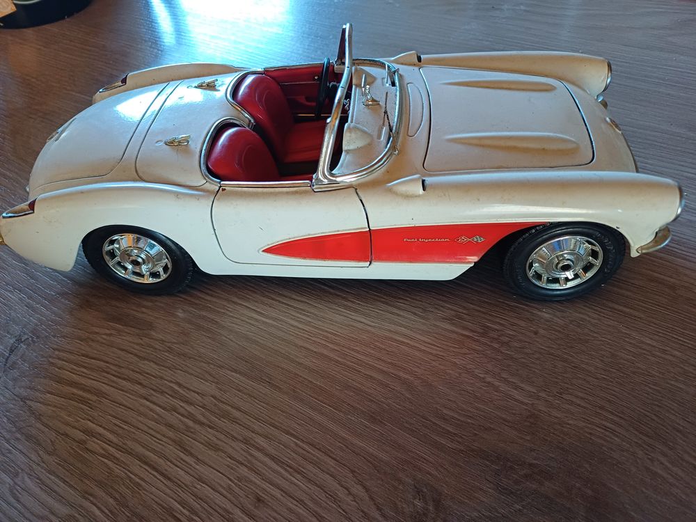 Chevrolet corvette marque Burago echelle scala 1:18eme metal 
