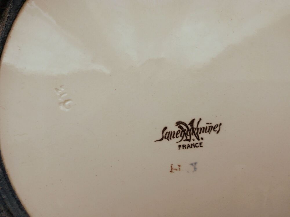 Ancien jolie dessus de plat Sarreguemines sign&eacute; 