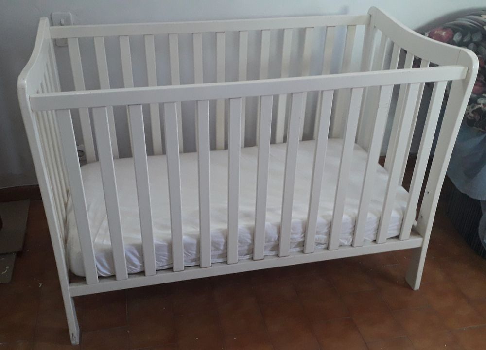 Lit b&eacute;b&eacute; en bois Mobilier enfants