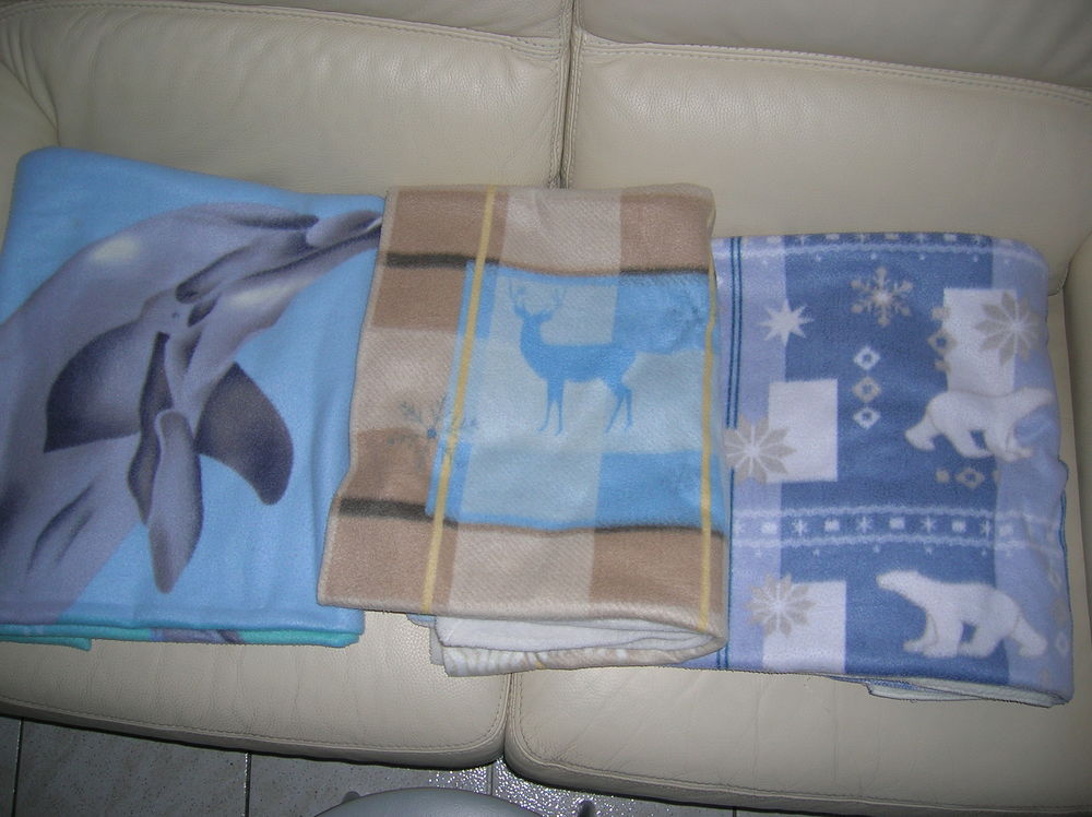 3 couvertures plaids Damart Décoration